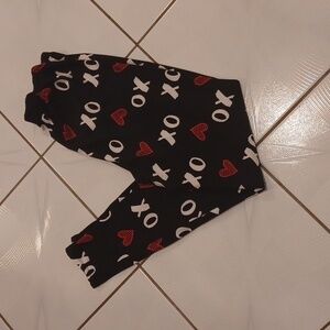 4/$40 Black Leggings With Hearts & XO Pattern - Plus Size (US 12-18)